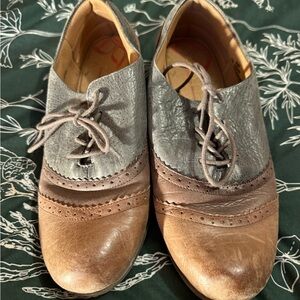 11 WIDE Comfortiva Gray and Brown Oxfords